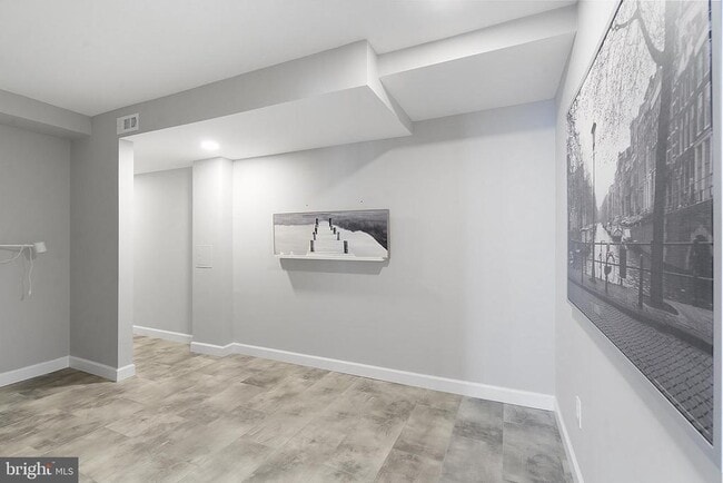 Building Photo - 5837 River Dr