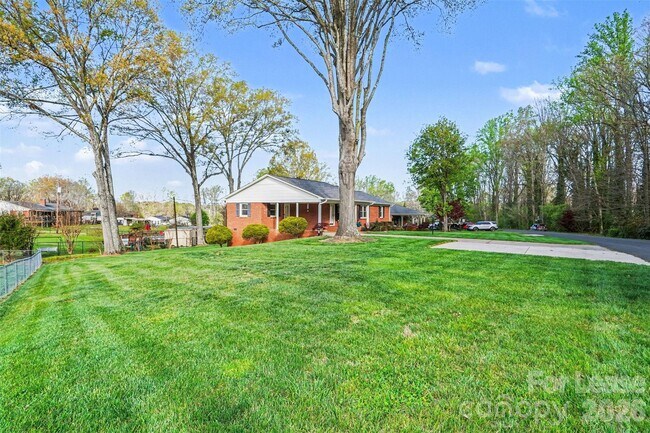 Building Photo - 113 Suncrest Rd