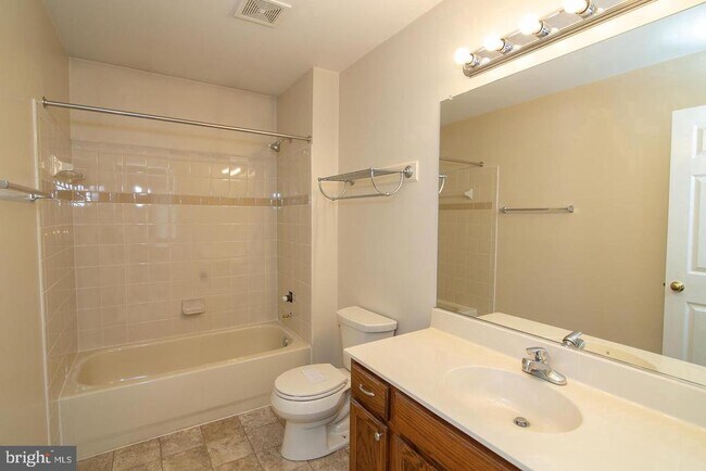 Building Photo - 3018 Desert Palm Ct