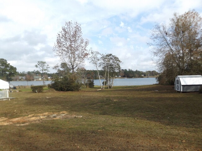 Building Photo - LAKEFRONT HOME