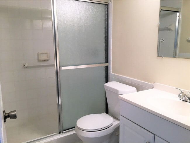 Building Photo - 551 SW 135th Ave