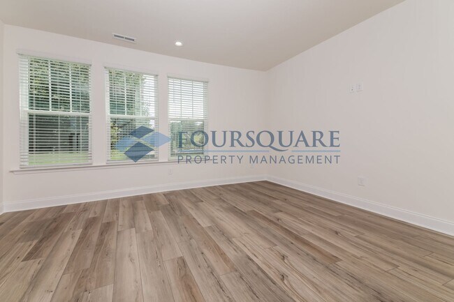 Building Photo - Charming End Unit Townhome With Back Patio...