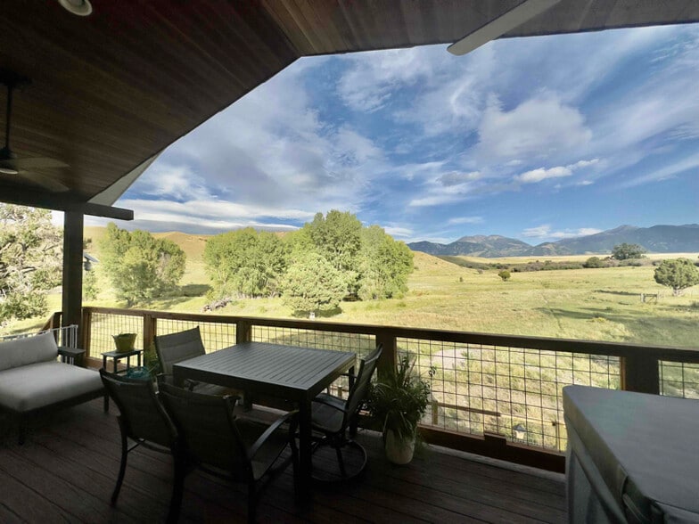 Building Photo - 17 Manley Ln