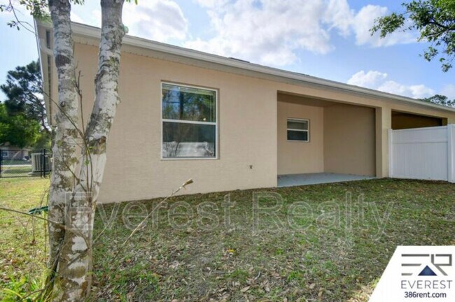 Building Photo - 27 Raintree Pl