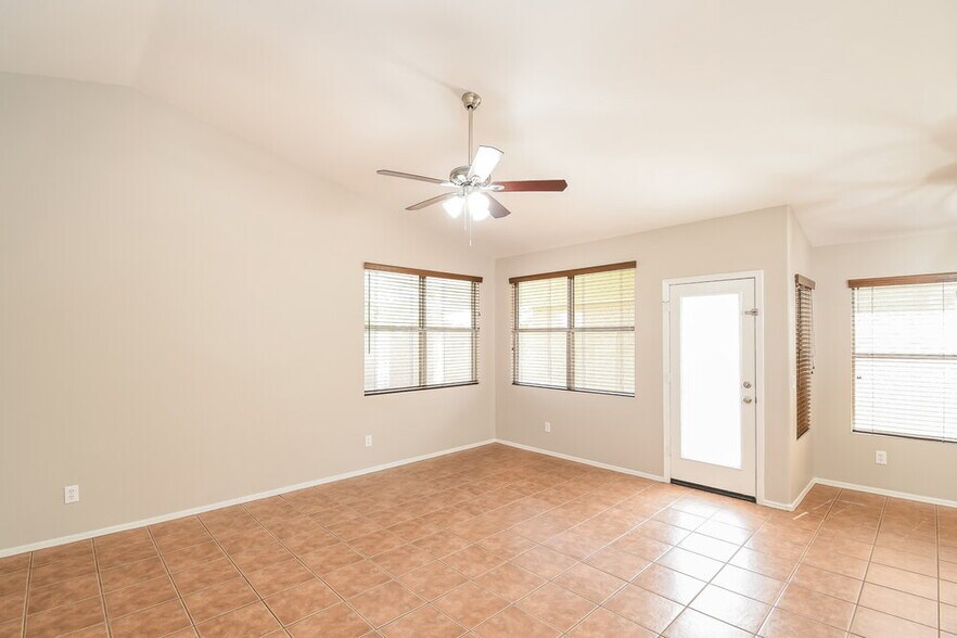 Building Photo - 1266 E Sierra Madre Ave