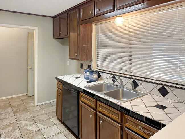 Building Photo - 1524 Timber Creek Dr