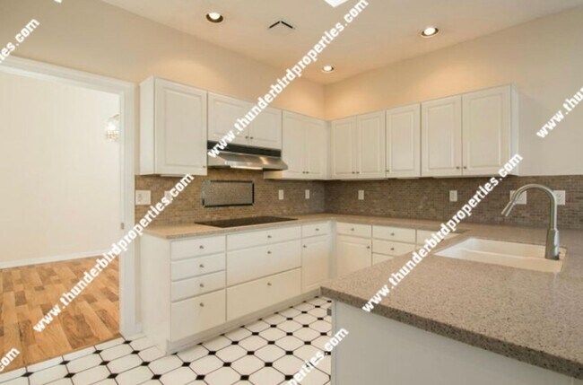 Building Photo - Tanoan Gated 3 bedroom, 2 bath home