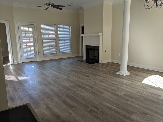 Building Photo - 3BD 2BA House for rent in Bluebonnet Subdi...