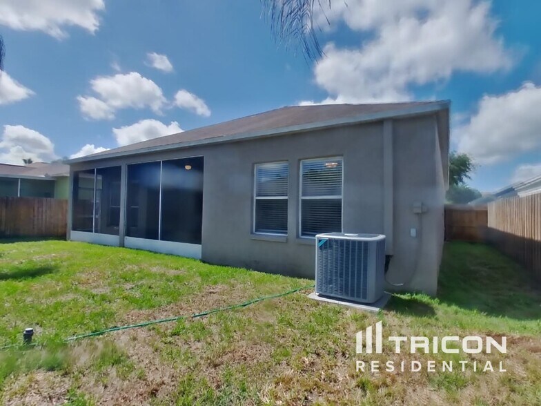 Building Photo - 24409 Breezy Oak Ct