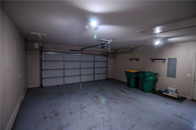 Building Photo - 202 Dawn Dr