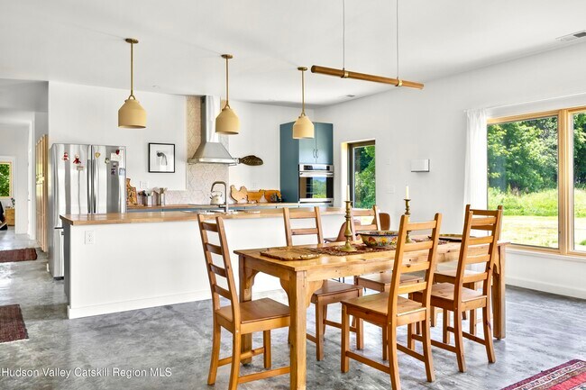 Building Photo - 88 Hover Ave