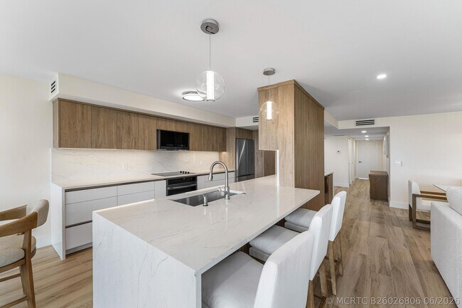 Building Photo - 4201 N Ocean Blvd