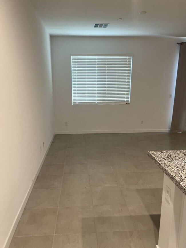 Building Photo - A Fabulous 2 Bedroom, 2 Bathroom townhome ...
