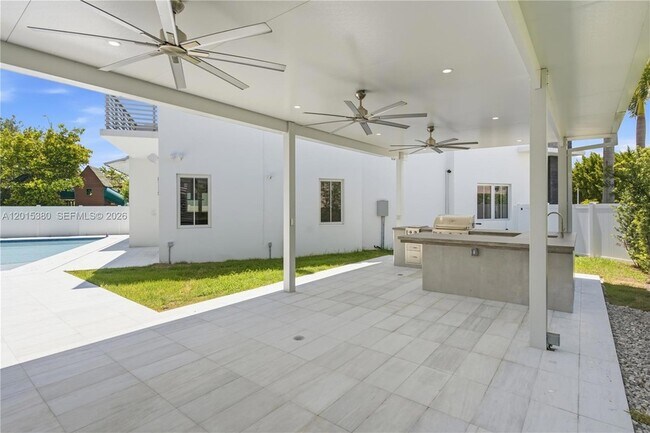 Building Photo - 8221 NW 34th St