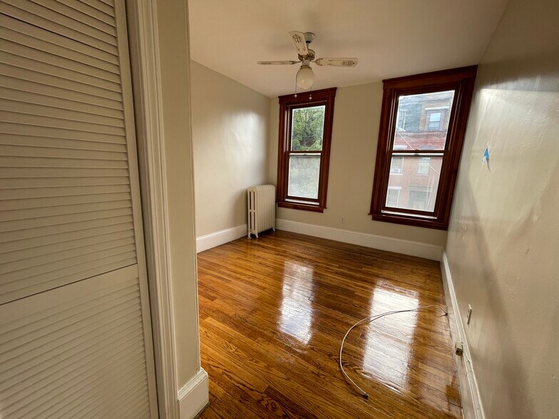 Building Photo - 338 K St