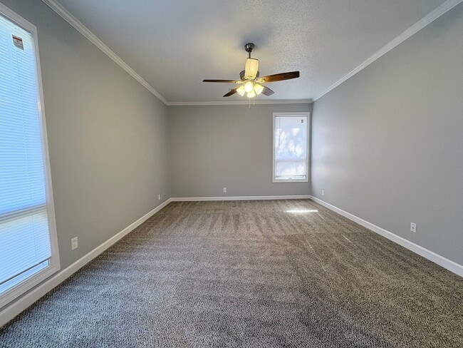 Building Photo - Large 2 Bedroom 2 Bath Condo in the Forest Oaks Community!!