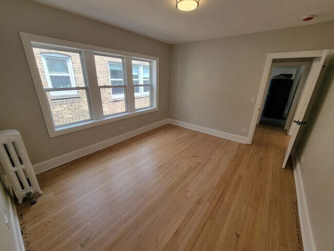 Building Photo - 6418 N Richmond St