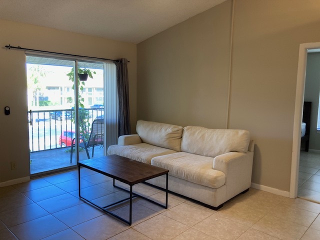 Living room - 6286 Chasewood Dr