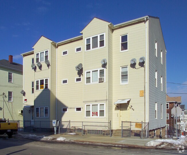 Primary Photo - 40 - 46 Dover