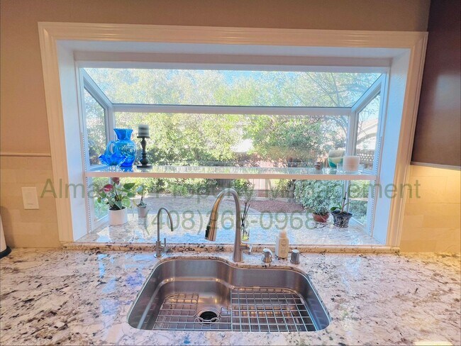 Building Photo - 7000 Sterling Gate Ct