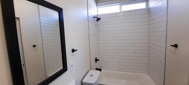 Building Photo - 1027 E McKinley St