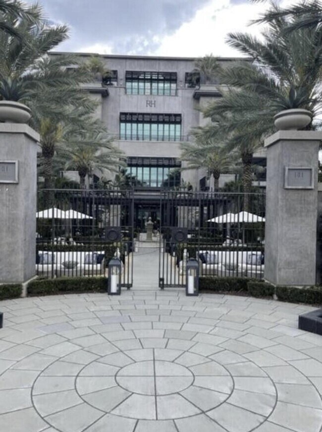 Building Photo - 3636 Whitehall Dr