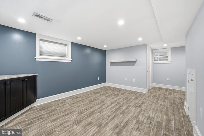 Building Photo - 2111 32nd Pl SE