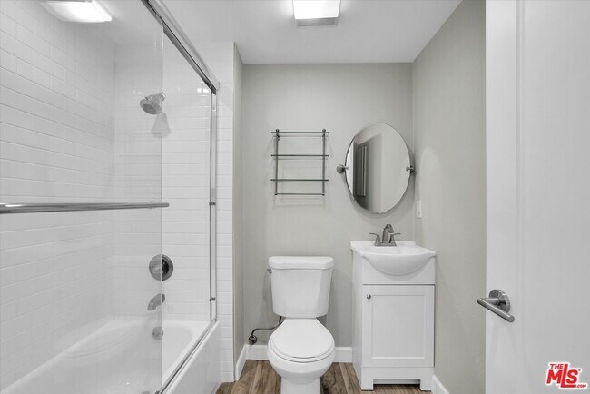 Building Photo - 842 11th St