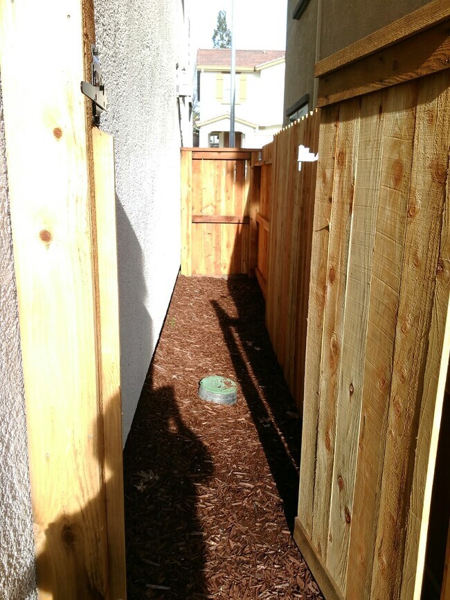 Building Photo - 677 Addison Ln