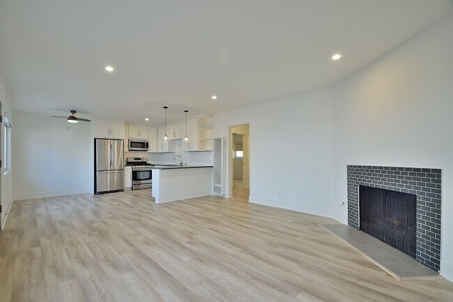 Building Photo - 1335 Manhattan Beach Blvd