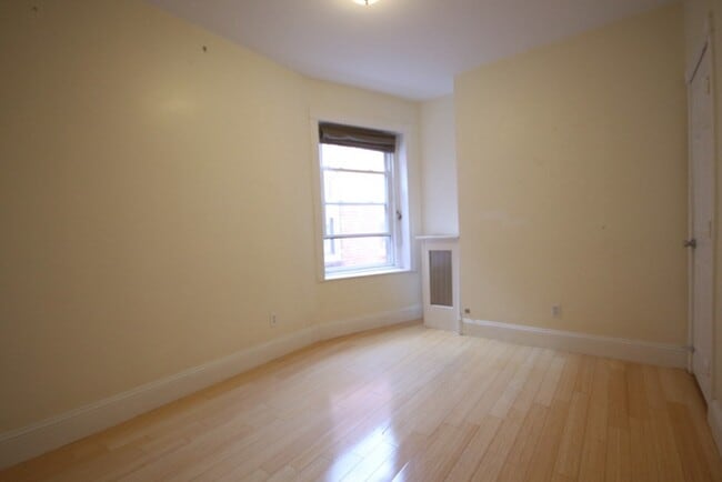 Building Photo - 156 Harvard St
