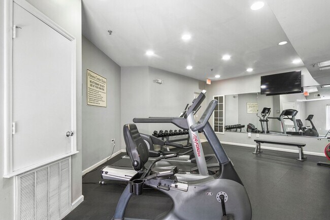 Building Photo - Nice 2 Bed 2 Bath Available Fall 2026!