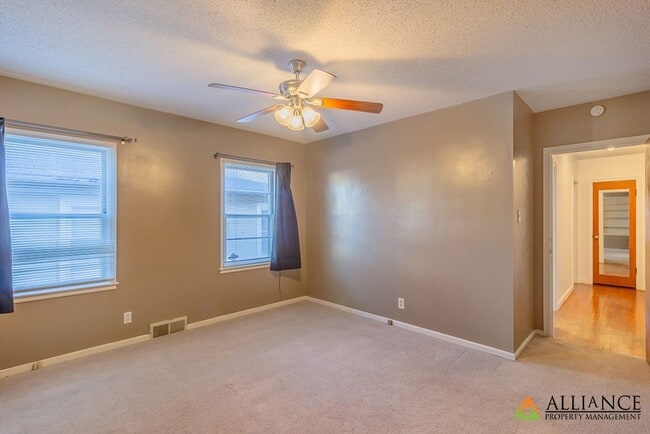 Building Photo - Amazing Home Near City Park and Campus!