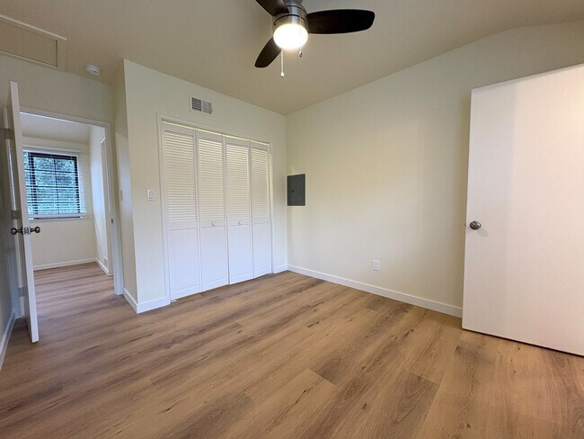 Building Photo - Beautifully Updated 2BR/2BA – Yard & Garage
