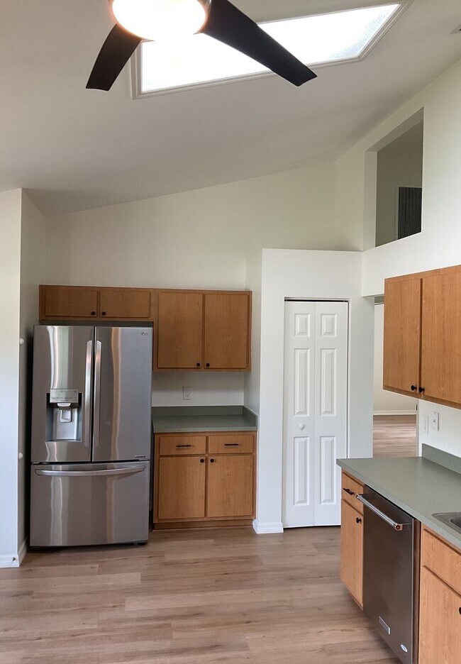 Building Photo - Spacious 3/2 in Eagle Point