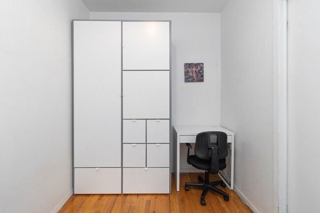 Building Photo - 215 B E 95th St