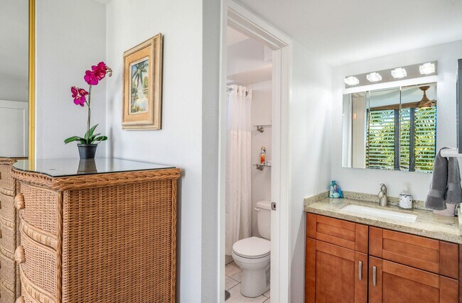Building Photo - Ocean View 2/2 Fully Furnished + Newly Renovated Condo!