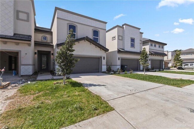 Building Photo - 2206 Corales St