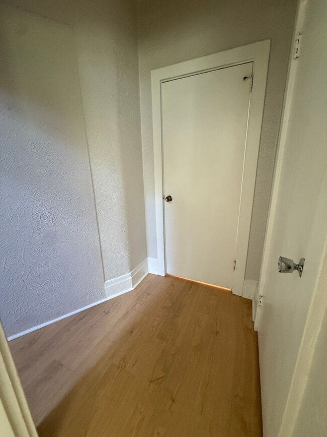 Building Photo - Hidden Gem-2 bedroom unit in Glenshaw/Shaler