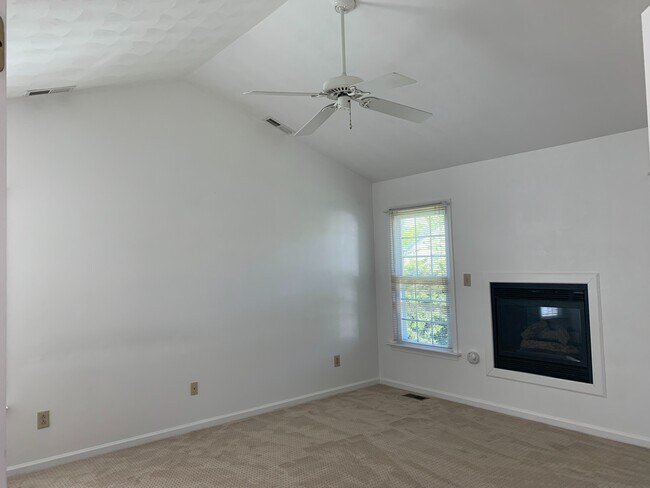Building Photo - Holland Pines