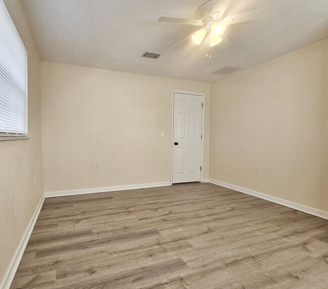 Building Photo - 3 Bedroom 2 Bath 1 Car Garage Home in St. ...