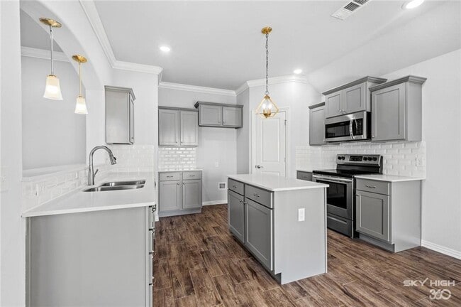 Building Photo - 4446 W Barhem Dr