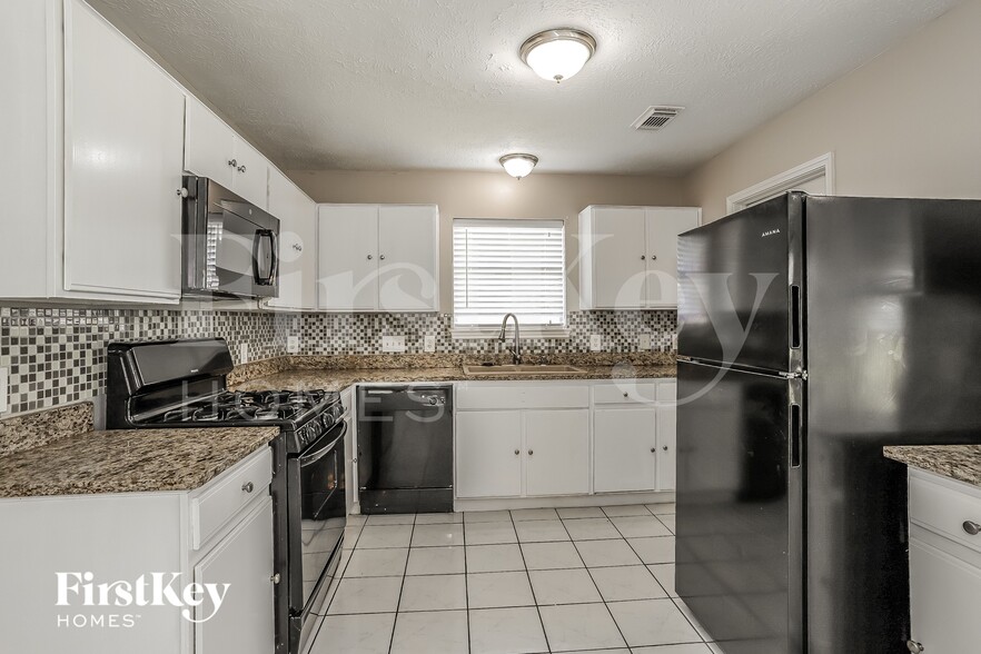 Building Photo - 518 Foxglove Dr