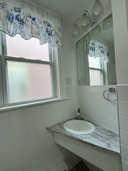 Building Photo - 12 Delaware Ter