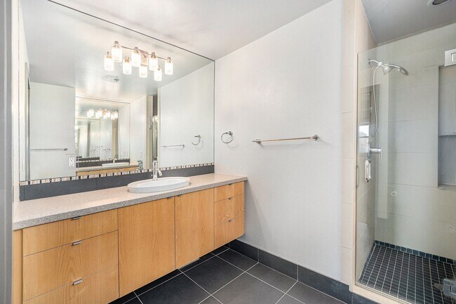 Building Photo - 2 Bed 2 Bath in Prime Location in LoHi