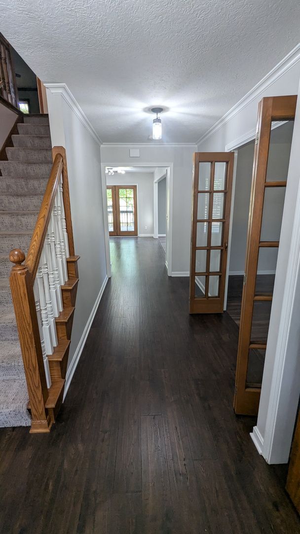 Building Photo - Welcome to your new home in the Heart of Plain Township.