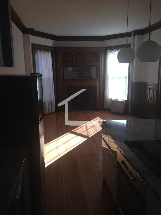 Building Photo - 861 Beacon St #2B Boston MA 02215