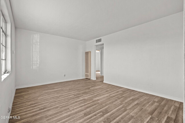 Building Photo - 5017 Sierra Madre Dr
