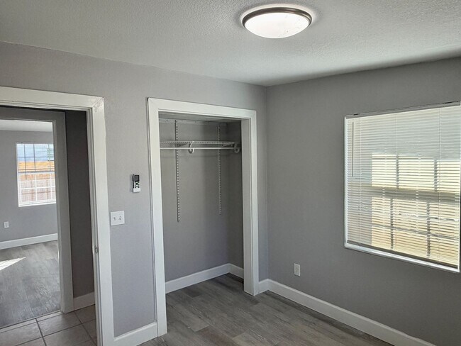 Building Photo - Fully Renovated and STUNNING 3 bedroom/1 bathroom home in Tampa!