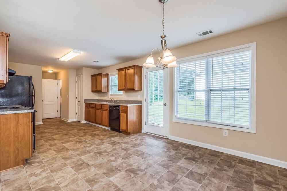 Building Photo - 5792 Castlebrook Dr
